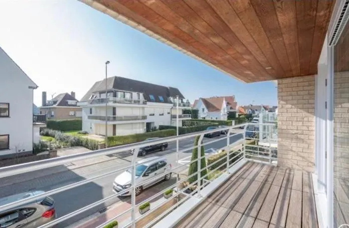 Luxueus Afgewerkt Appartement Op Steenworp Van De Zee Met Zonnig Terras En Dubbele Staanplaats