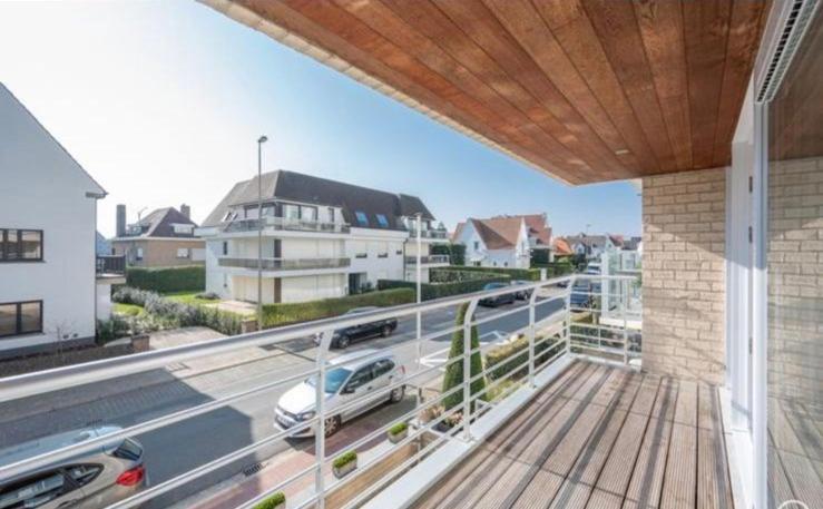 Luxueus Afgewerkt Op Steenworp De Zee Met Zonnig Terras En Dubbele Staanplaats Apartment